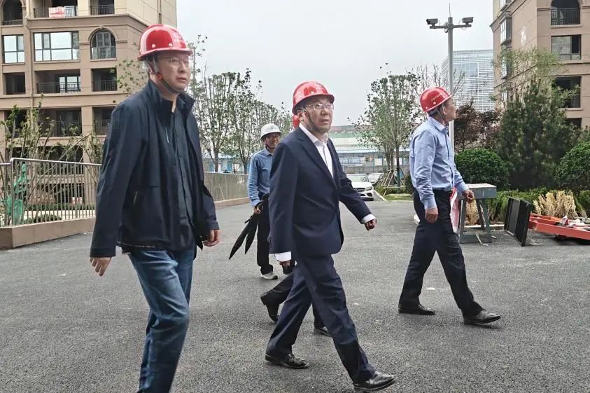 公司黨委書記、董事長李明華一行到煙臺項目、濰坊項目檢查指導工作.jpg